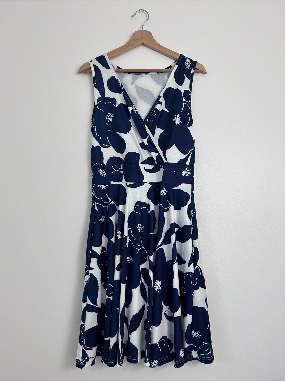 Floral V-Neck Sleeveless Navy and White Dress